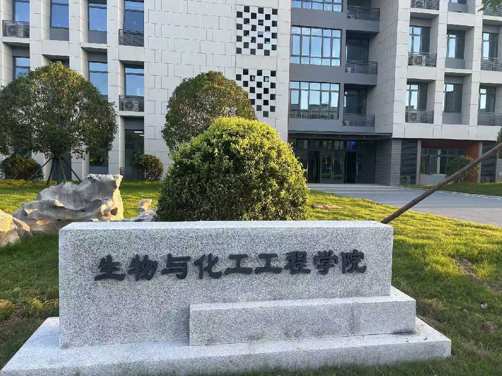 旬邑县扬州职业大学体育场高杆灯项目